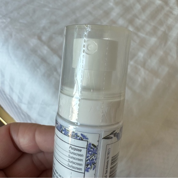 BNIB Supergoop Setting Spray Mini Size with SPF 40 - Picture 2 of 3